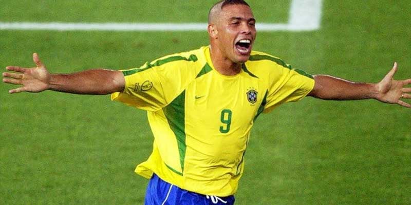 Ronaldo Nazario nằm trong số những cầu thủ vĩ đại nhất thế giới